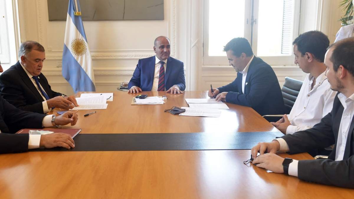 Darío Martínez, secretario de Energía, y Juan Manzur, jefe de Gabinete, en la reunión. Fuente: (Twitter)