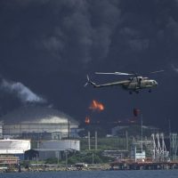 Se extiende incendio en base de combustible en Cuba