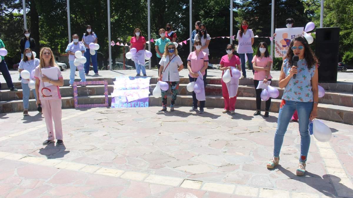Las profesionales del Hospital Zapala se expresan ante los presentes. Fuente: (Daniel Signorile)