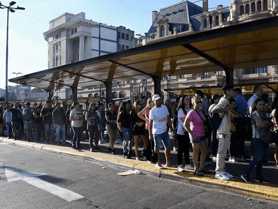 Milei limitó por decreto el derecho a huelga