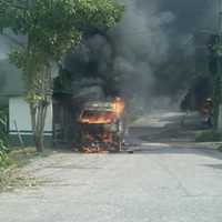 Queman negocios y vehículos, y tiran ponchallantas en Tabasco (Videos)