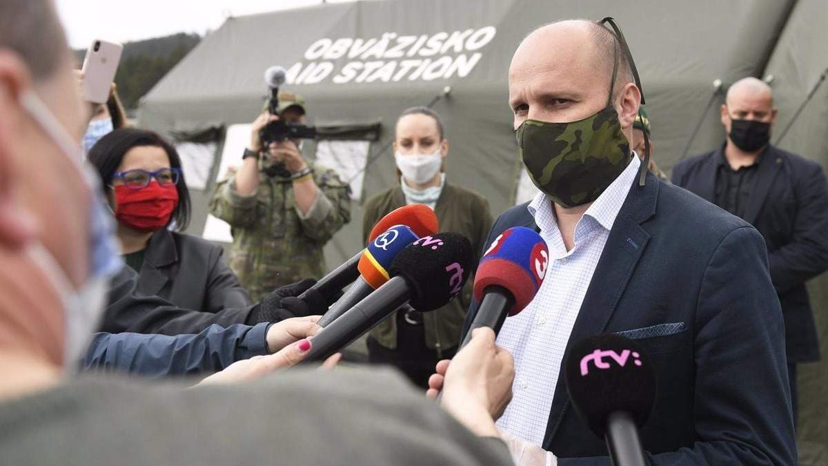 El ministro eslovaco de Defensa, Jaroslav Nad
