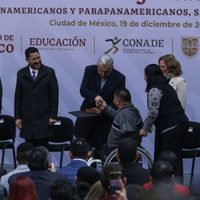 AMLO entrega el Premio Nacional de Deportes y estímulos a deportistas