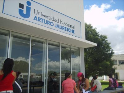 Conflicto: la Universidad Nacional Arturo Jauretche llegó a un principio de acuerdo con YPF