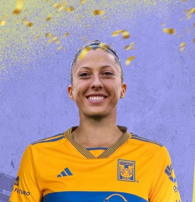 La campeona del mundo con su nuevo uniforme