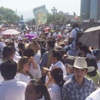 Entre porras y mariachi, rechazan en Monterrey política antiinmigrante de EU