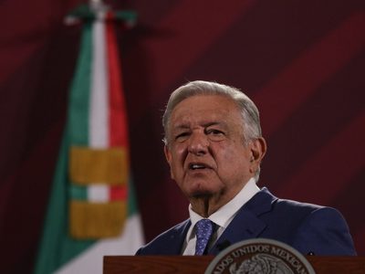 AMLO arremete contra Xóchitl Gálvez: "Nos quieren vender otra farsa"