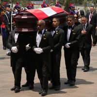 Mandataria de Perú despide con máximos honores al fallecido expresidente Alberto Fujimori