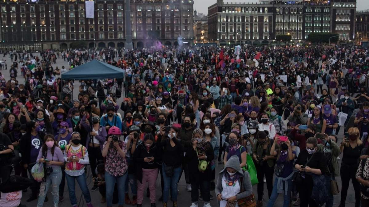 Marcha del 25N que culminó en el Zócalo