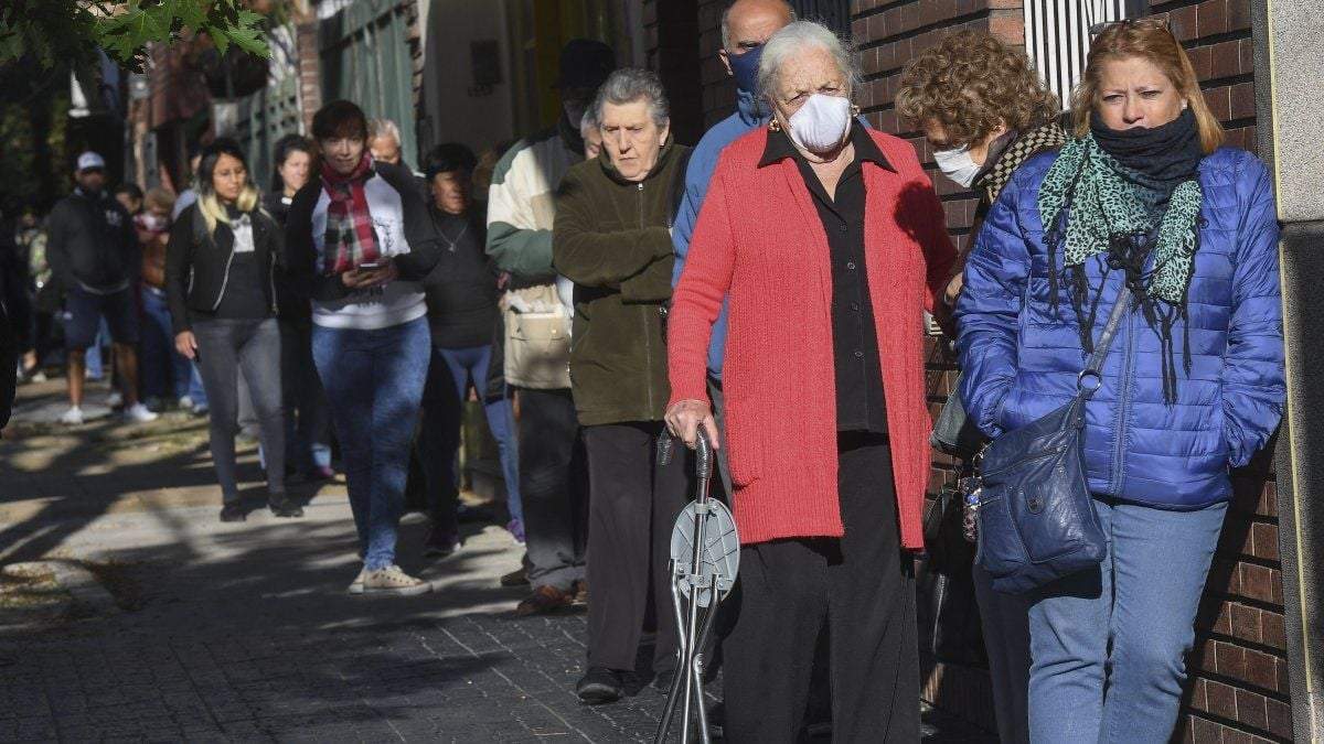 Jubilados y pensionados recibe hoy el dinero. Fuente: (Twitter)