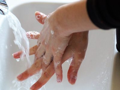 Cuánto tiempo permanece activo el coronavirus en la piel