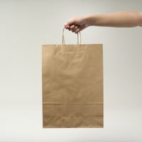 No tires las bolsas de papel y transformalas en este material símil cuero para todos tus proyectos DIY