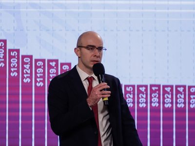 El gobierno presume cifra récord en creación de empleo, aumento de remesas, estabilidad monetaria…