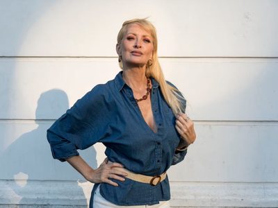 Del color de moda: Yuyito González es puro glam con el vestido más chic y elegante para esta primavera