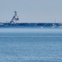 EU podría sostener conversaciones con Maduro; aumenta su presencia militar en el Caribe