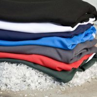 No tires las remeras viejas o rotas: mirá cómo reutilizarlas para crear la alfombra más original