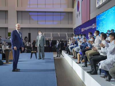 Biden visita Corea del Sur en el comienzo de su primera gira por el este de Asia