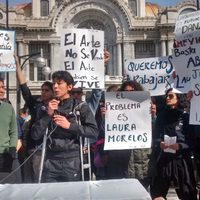 Se manifiestan frente a Bellas Artes bailarines de la Compañía Nacional de Danza