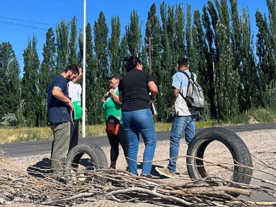 Enfermeros del hospital de Centenario volverán a la ruta 7 si no hay respuestas a sus reclamos