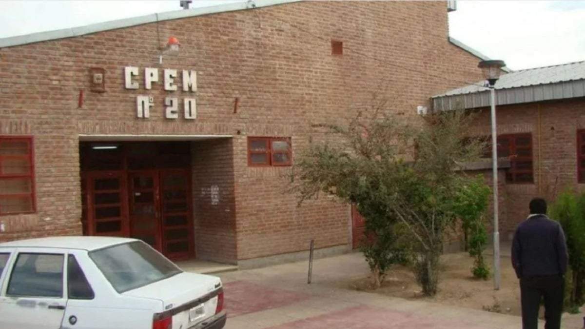 García aseguró que las nuevas aulas en el CPEM 20 están en la agenda del gobierno para el largo plazo. Fuente: (Minuto Neuquén)