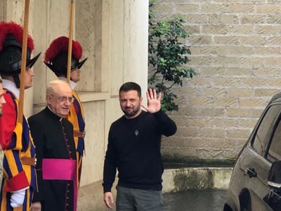 Zelenski llega al Vaticano para reunirse con el Papa