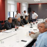 Taxistas de la CDMX elevan su queja y negocian con el gobierno federal