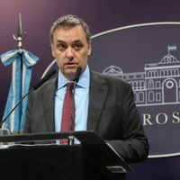 El Gobierno anunció que buscará penar el “adoctrinamiento” en las escuelas
