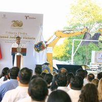 Coloca Américo Villarreal primera piedra de la Ciudad Judicial en Victoria