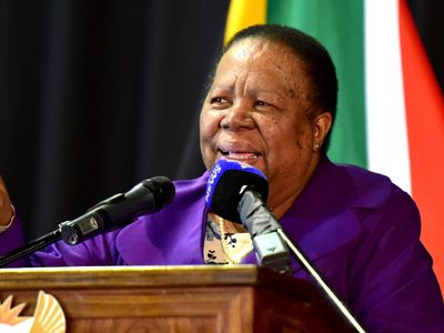 Variante Ómicron: Sudáfrica denuncia que es castigada por su vigilancia científica del coronavirus