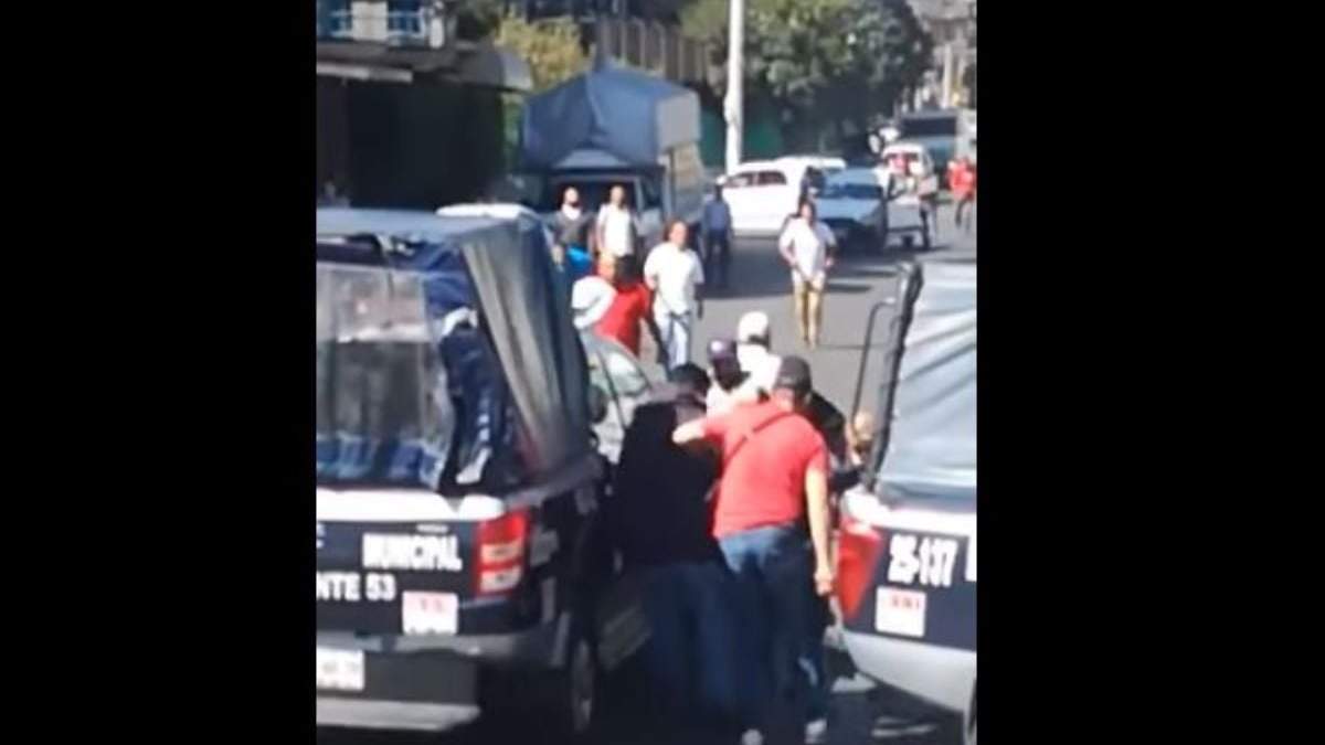 El enfrentamiento entre taxistas y policías municipales de Ecatepec