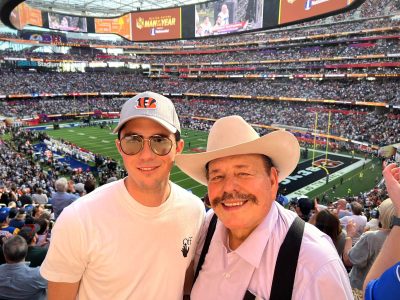 Armando Guadiana senador de Morena presume foto en el Super Bowl