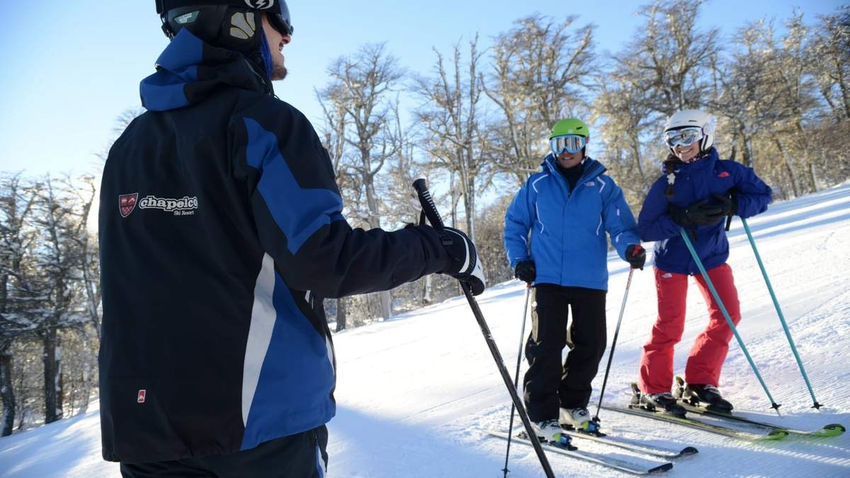 Un instructor de esquí en el Cerro Chapelco. Fuente: (Twitter)
