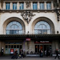 Detienen a un hombre que hirió a tres personas en una estación de París