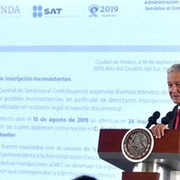 AMLO denuncia que fue inscrito como socio de 26 empresas ante el SAT; 'me rayé”, bromea
