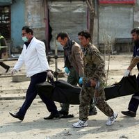 Ataque suicida y emboscadas en Afganistán dejan 25 muertos