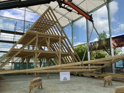 La reconstrucción del tejado de Notre Dame transporta a los carpinteros a la Edad Media