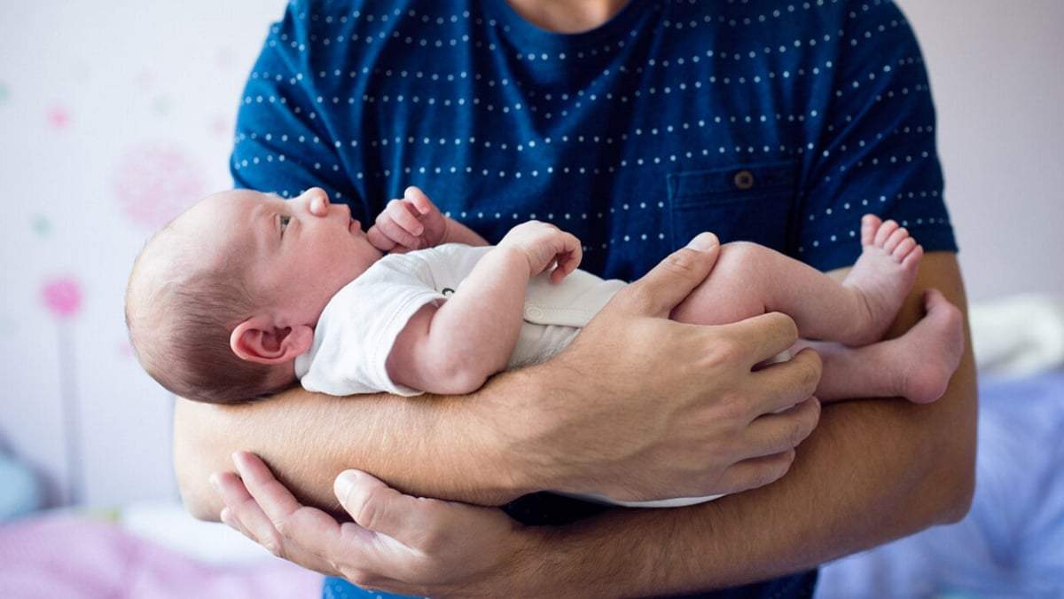 Las licencias por paternidad en Argentina son unas de las más atrasadas en Latinoamérica. Fuente: (Twitter)