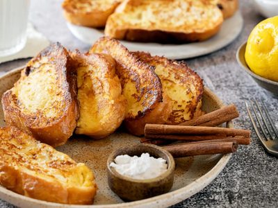 No tires el pan que ya está duro y hacé estas tremendas torrejas dulces para el postre o los mates