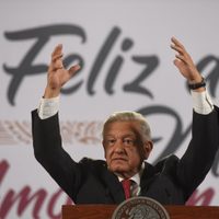 “No puedo reunirme con malandros”: AMLO responde a Loret de Mola sobre entrevista