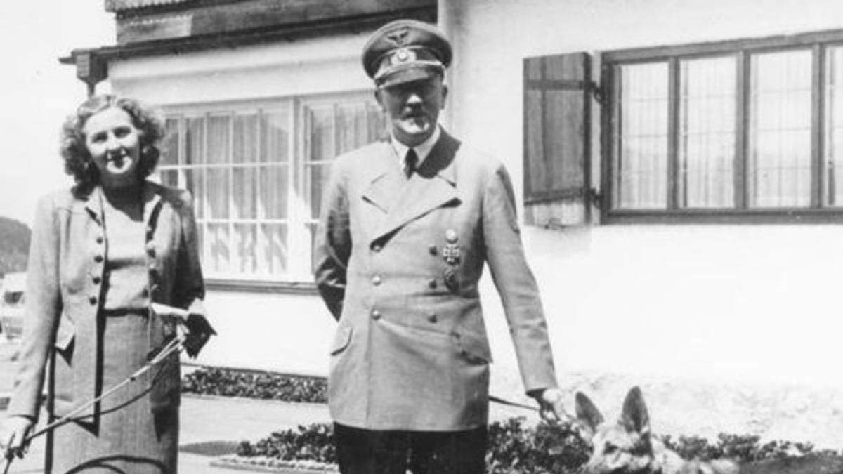 El líder nazi, Adolf Hitler, acompañado por su esposa, Eva Braun