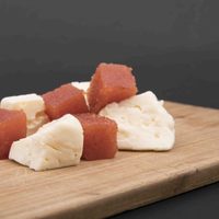 La nueva versión del “vigilante”: así se prepara una ensalada con queso y membrillo