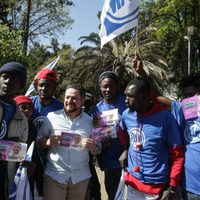 Atiza líder de Morena en CDMX críticas a Santiago Taboada por migrantes hatianos en mitin de campaña