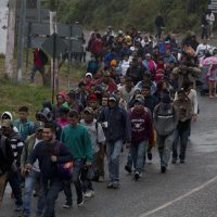 Sin policías federales, alistan recibimiento a migrantes hondureños en Chiapas