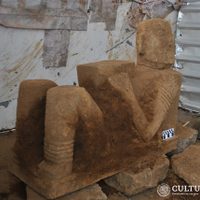 Hallan escultura de Chac Mool dentro de una obra en construcción en Pátzcuaro