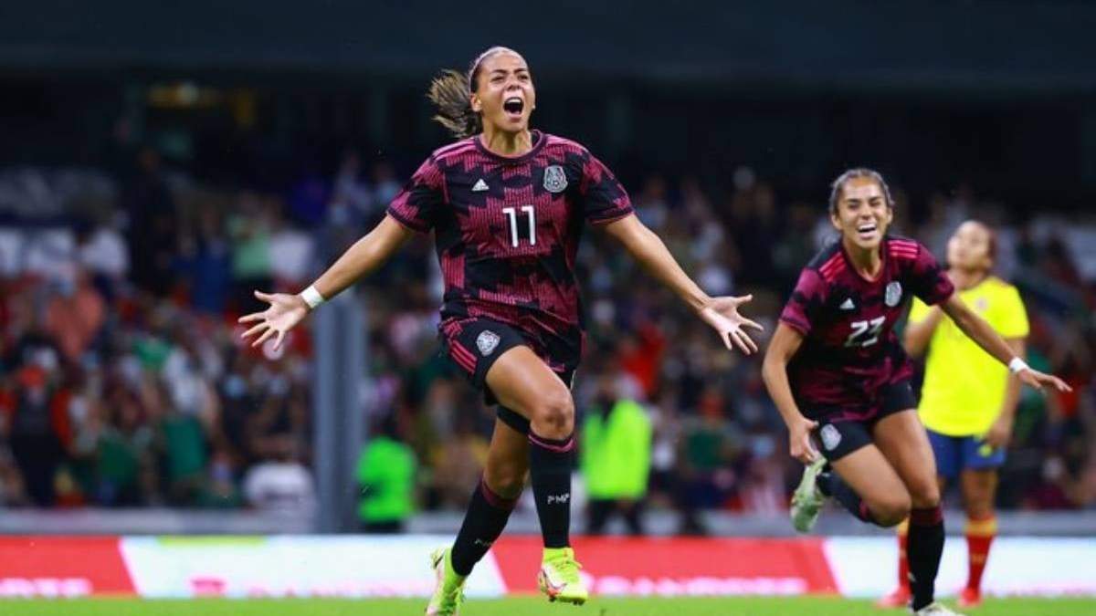 María Sánchez festeja el segundo gol del partido