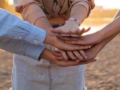 Una adolescente logró ser adoptada por quienes considera sus madres y ahora lleva sus apellidos