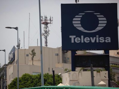 Bajo la sombra del FIFAGate Azcárraga reduce su control sobre Televisa