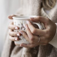 Cinco consejos para mantener tus manos hidratadas en invierno