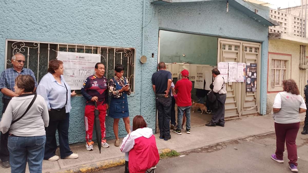 Afluencia de votantes en casilla de la alcaldía Iztacalco de la Ciudad de México, el 1 de junio de 2025