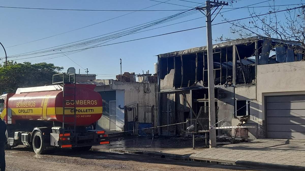El depósito tras ser consumido por el incendio. Fuente: (Edgardo Pino)
